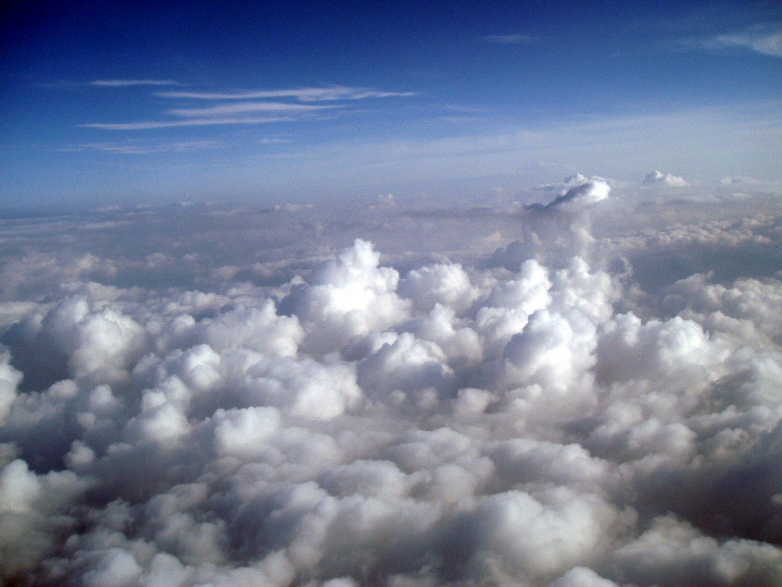 [Do+you+see+the+cloud+airplane.JPG]