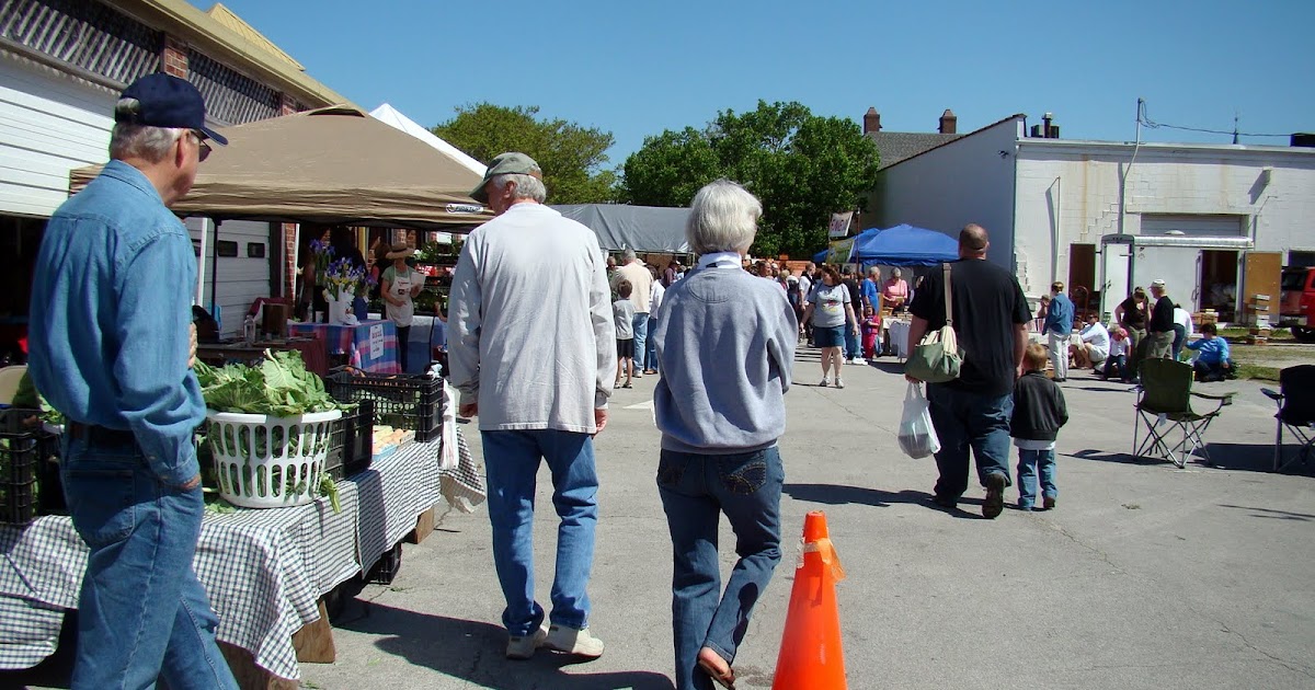 The Bear Cupboard FARMER'S MARKET, TRYON PALACE AND VANILLA CUPCAKES SPRING,