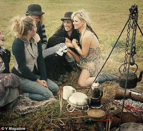 [article-0-063D3B66000005DC-692_468x429.jpg]