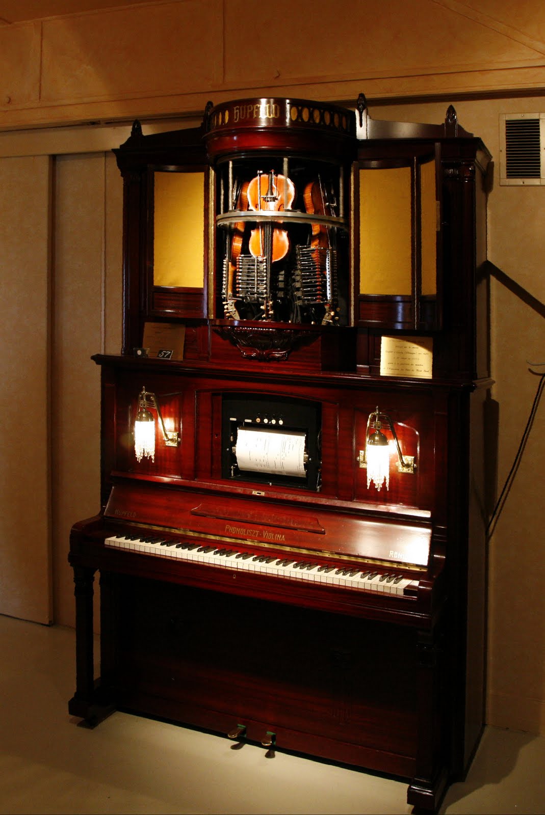[pianola.jpg]