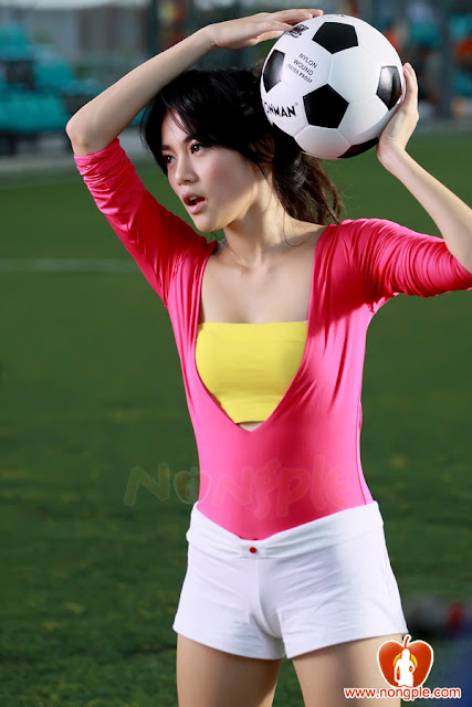 ขาว สวยหมวย อึ๋ม : Girly Berry - I Love World Cup