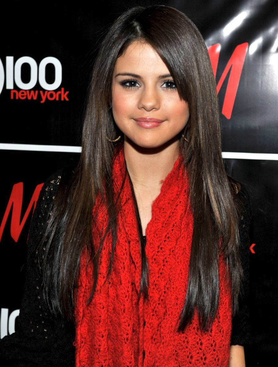 All body painting: selena gOmez at z100's jingle ball 2010