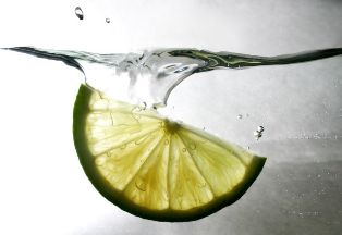 [Limonlu+y%C3%BCz+temizleme+losyonu.jpg]