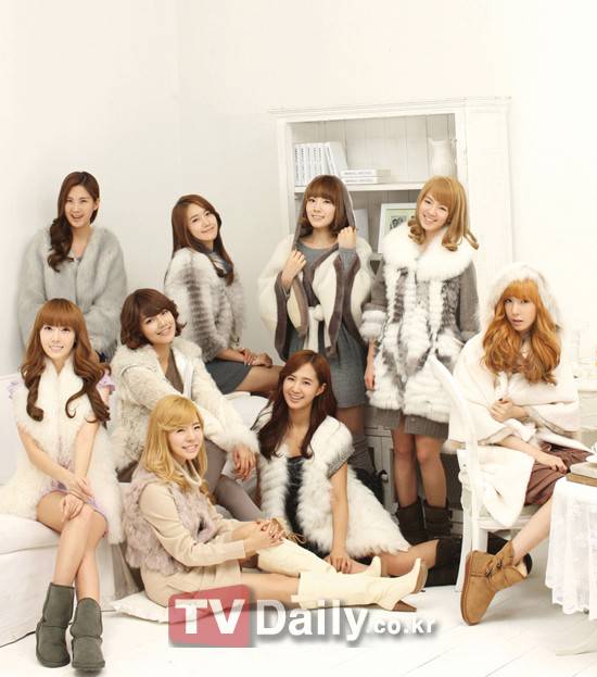 SNSD's 2011 calendar which sported the “Candid GIRLS with me” concept will 
