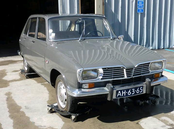This may be the one and only time you'll see two Renault R16s for sale in