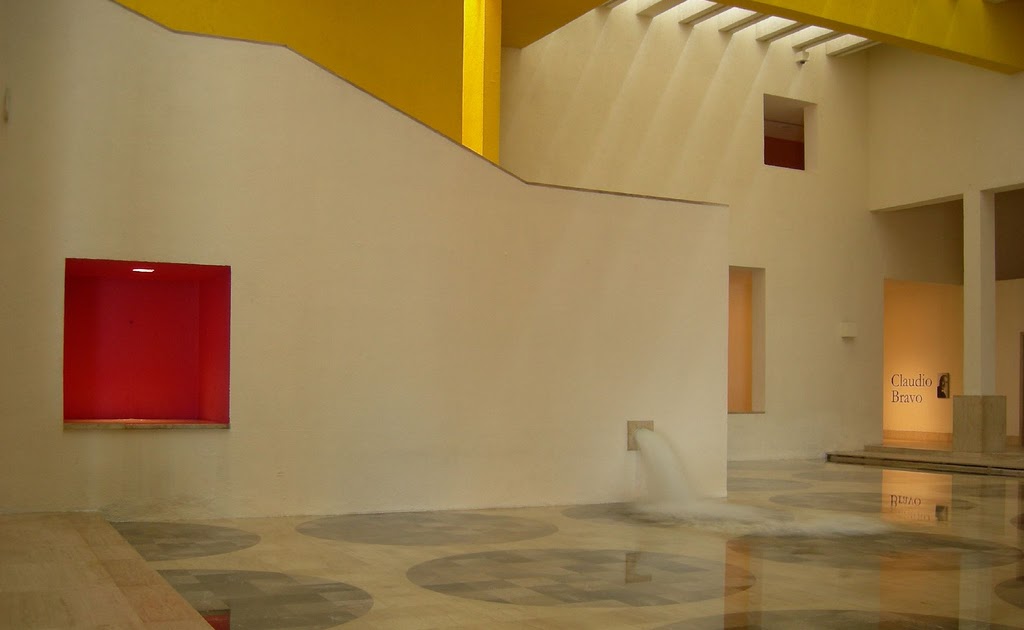 textosa El patio central del Museo MARCO