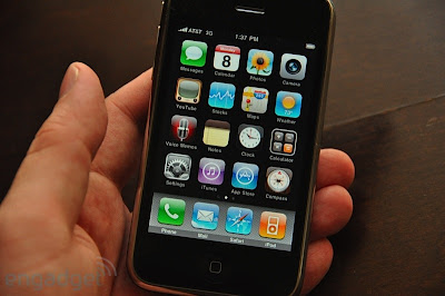 iPhone 3GS : Deballage en Images 3gs hands08 iPhone 3GS : Deballage en Images