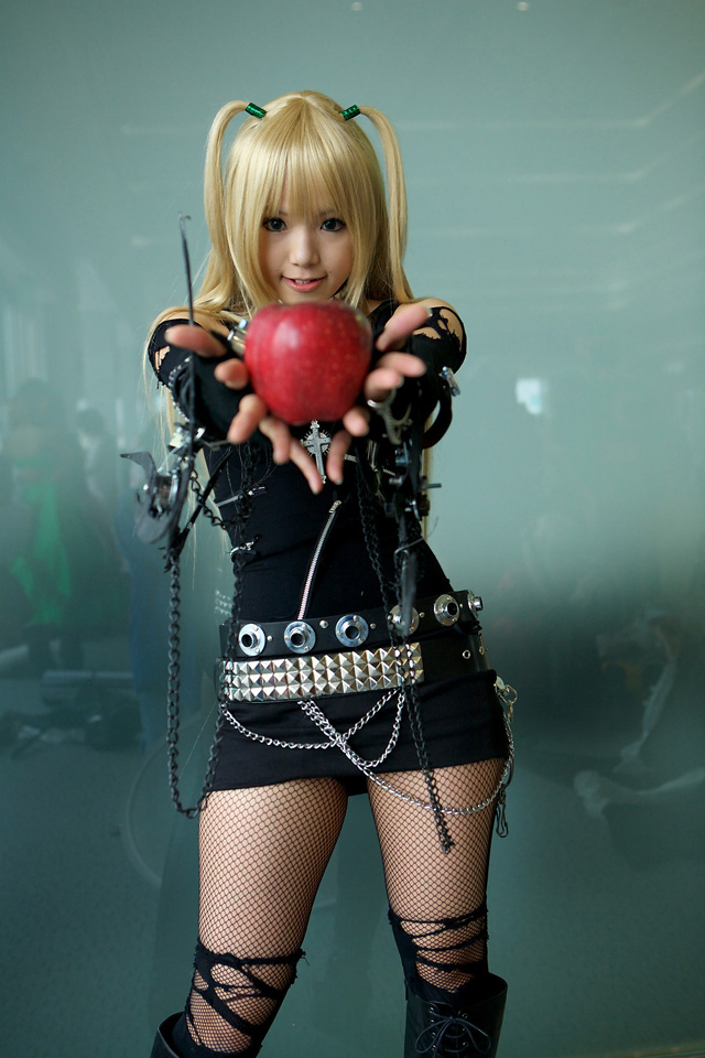 2 old 4 anime?: Misa Amane (Death Note) Cosplayers