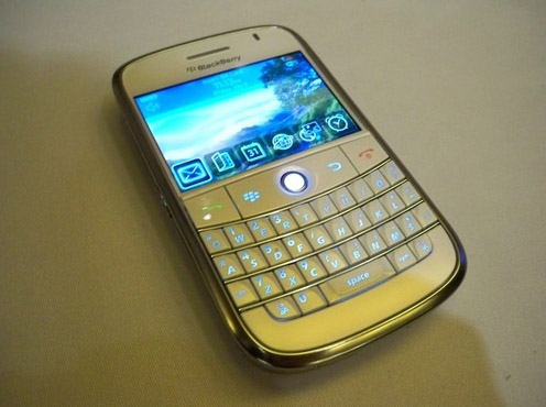 Blackberry White Bold