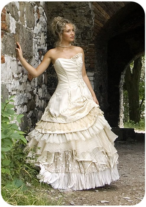 [g-pic-Bella_Wedding_Dress_made_of_100__pure_Silk[1].jpg]