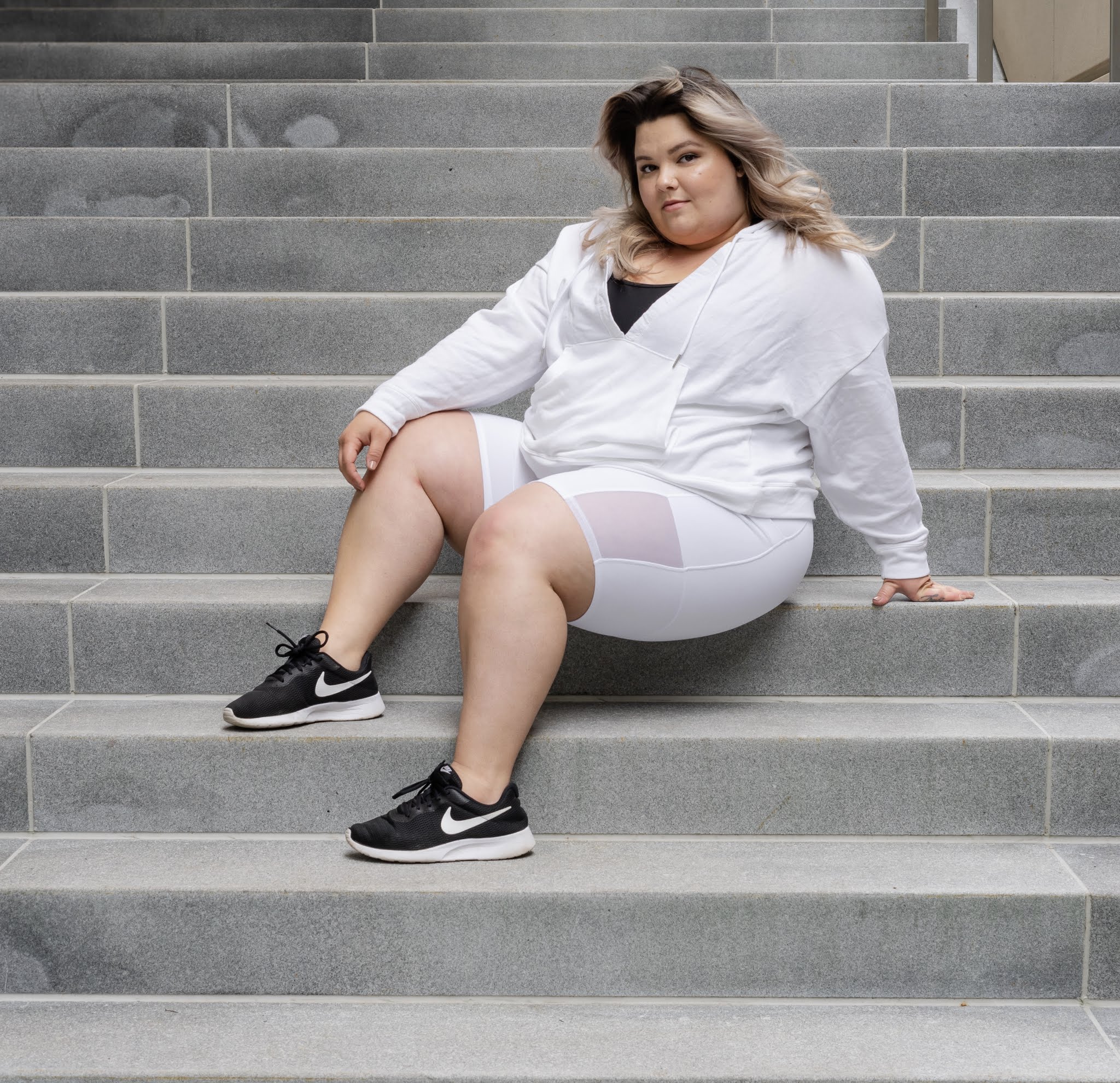 Chicago Plus Size Petite Fashion Blogger and model Natalie Craig Natalie in the City reviews Fabletics biker shorts