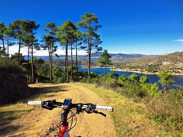 Bajando hacía el Embalse del Burguillo