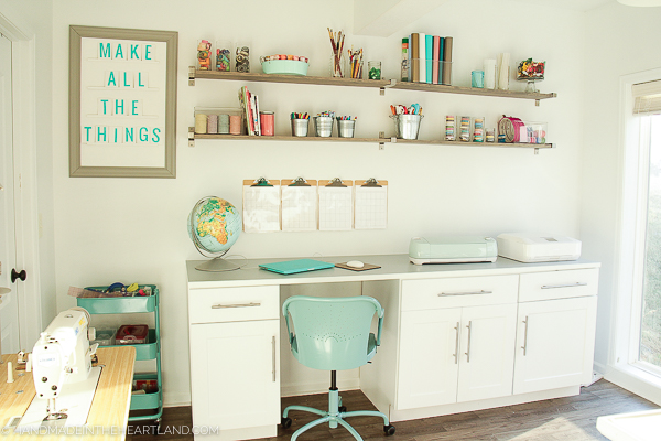 Dreigend Foto betreuren White & Aqua Craft Room Tour - Handmade in the Heartland