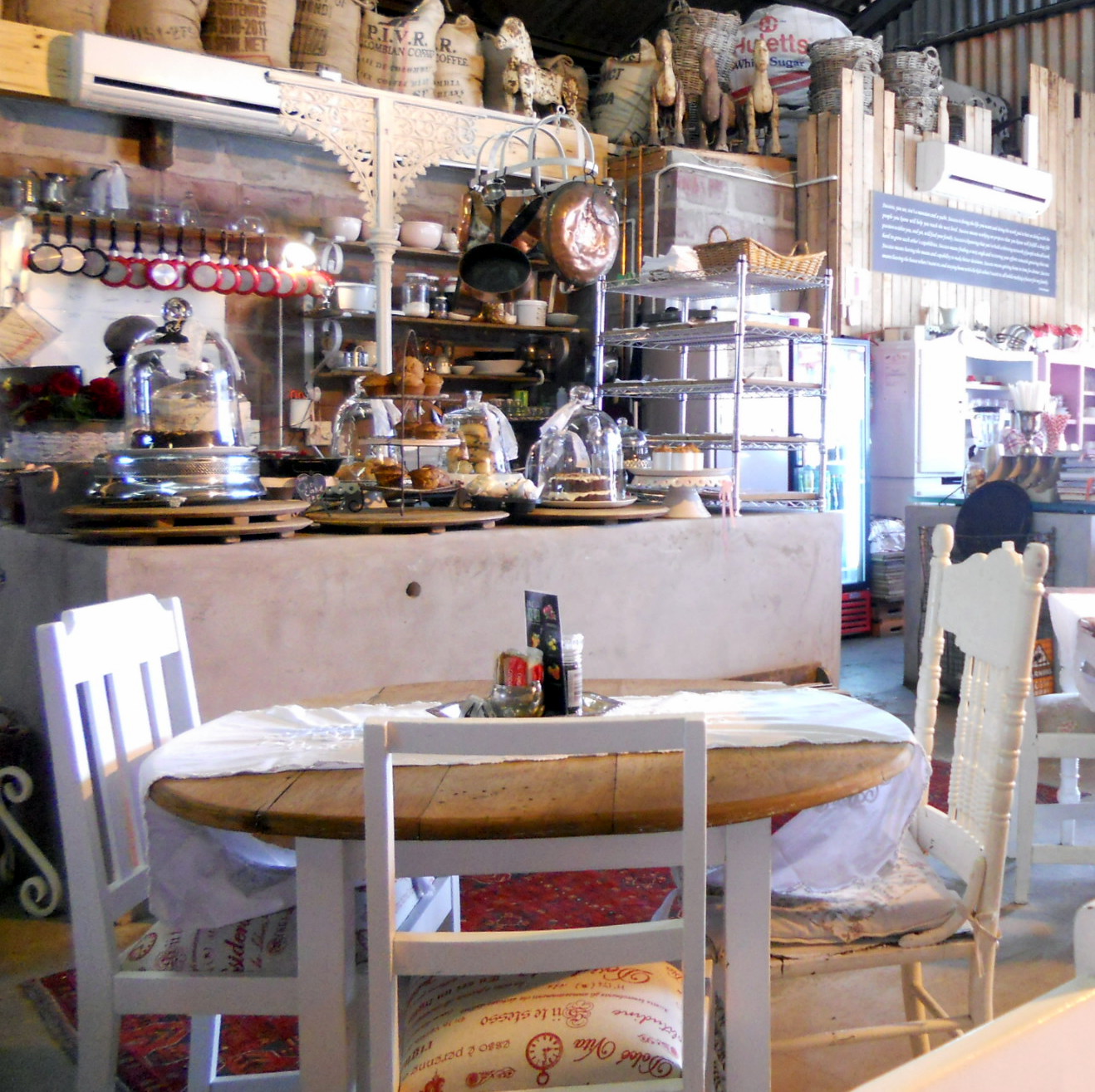 Finding Pretty Again Pajamas and Jam Restaurant / a warm Vintage Experience