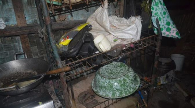 Sangat Memilukan, Janda Tuna Wisma Beranak 10 di Ciamis Sangat Memilukan, Janda Tuna Wisma Beranak 10 di Ciamis
