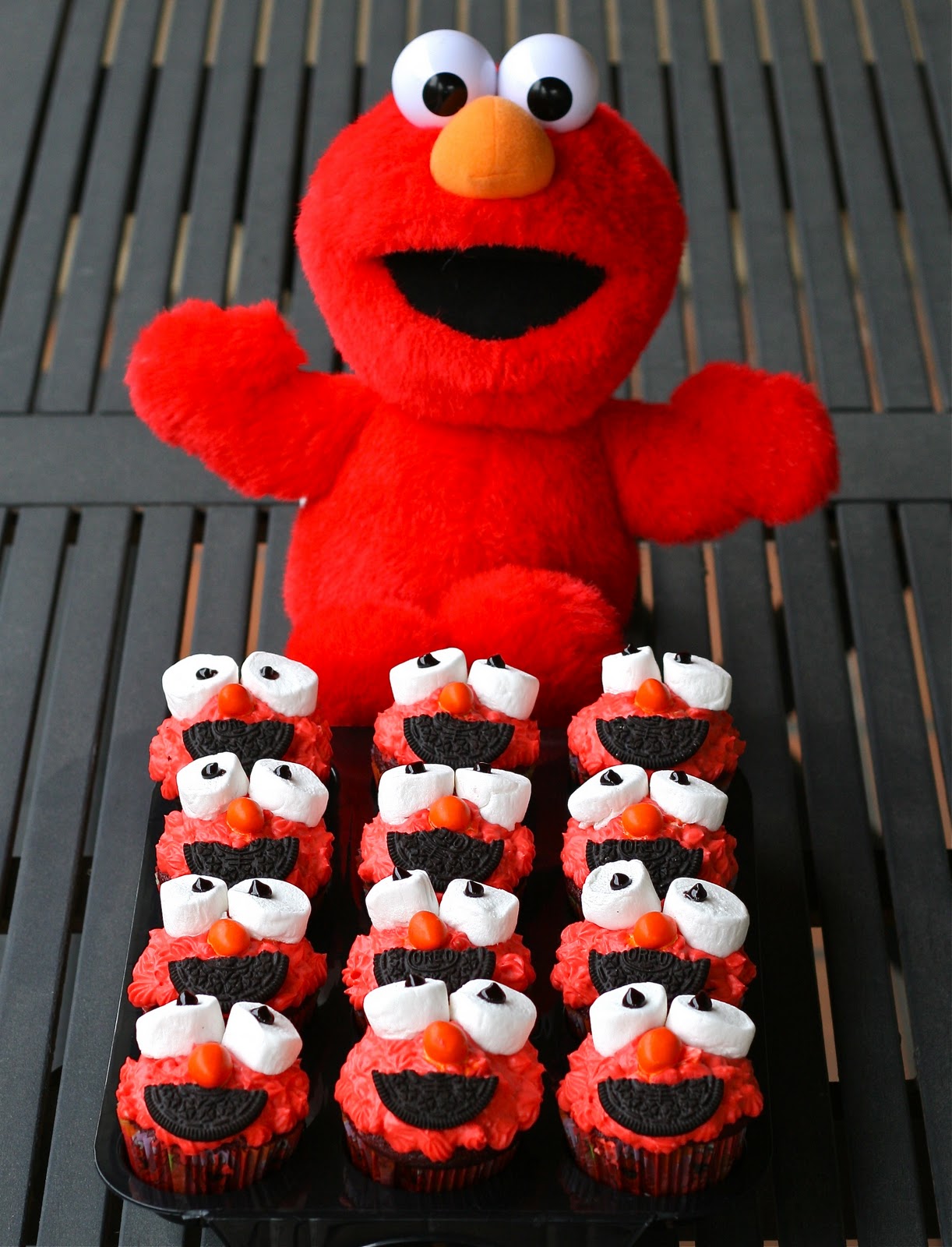 P is for: Party for Jack {&amp; Elmo Cupcakes}