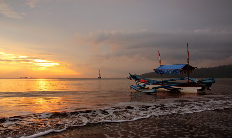 Wisata Teluk Penyu, Cilacap Jawa Tengah Najih.web.id