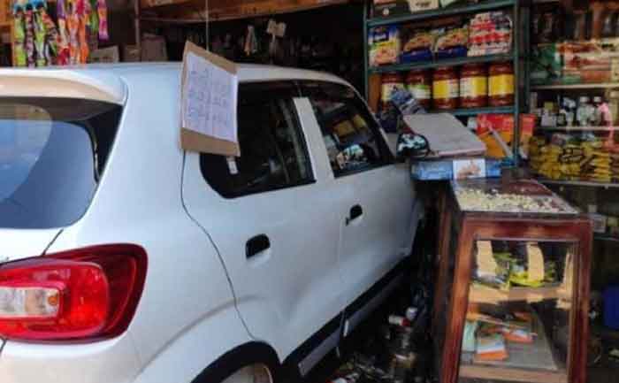 News, Kerala, Injured, Accident, Woman, Car crashes into supermarket; Injuries to 2 women