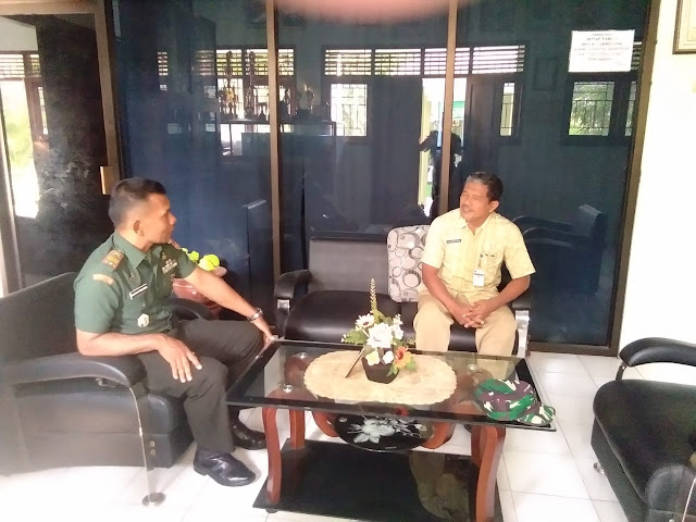 Danramil Gemolong Komsos Dengan Kepala Sekolah