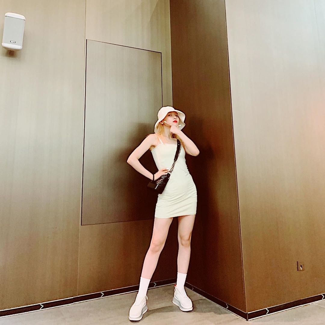 복근이 점점 생기는게 보이는 전소민.kard | 인스티즈