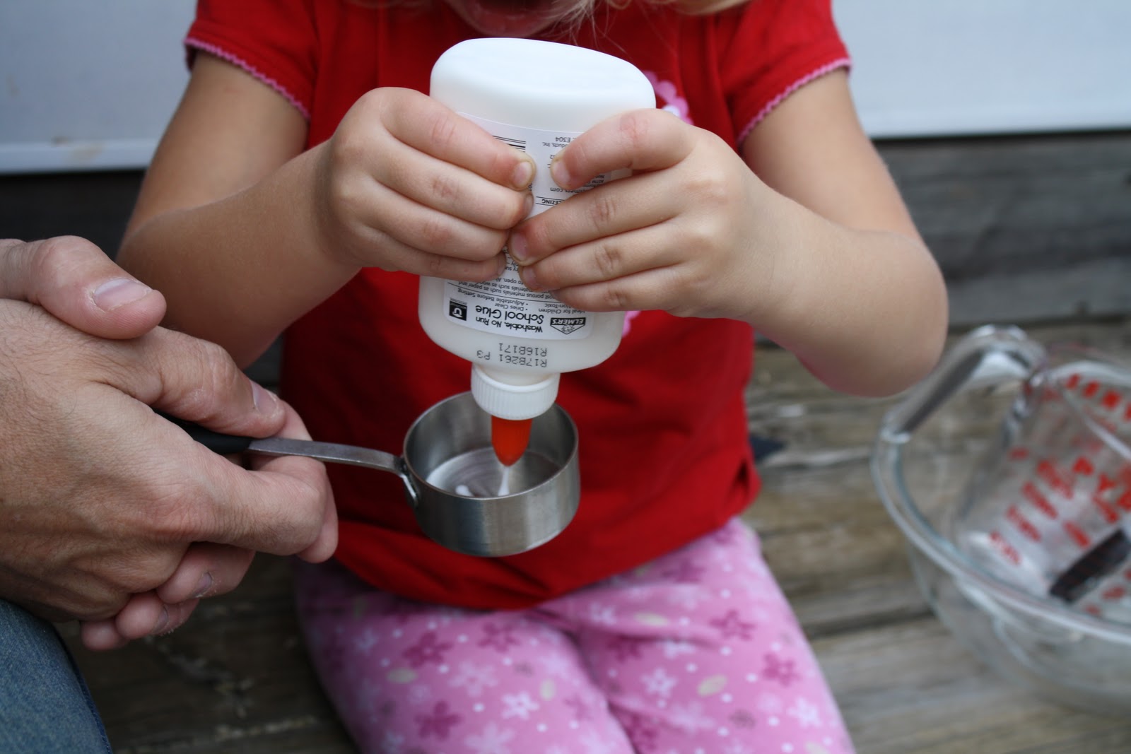 Measure out your glue. Sqqqquuuuueeeezzzze!