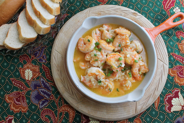 Food Lust People Love: Lots of garlic, lemon and, most of all butter make shrimp Damian my favorite dish to order at Carrabba’s Original. This is my own copycat recipe. If you aren’t coming to Houston, give my recipe a try. It brought back some really happy memories for me. It’s really rich so I served it with toasted baguette slices rather than the traditional fettuccine alfredo and we enjoyed it as an appetizer.
