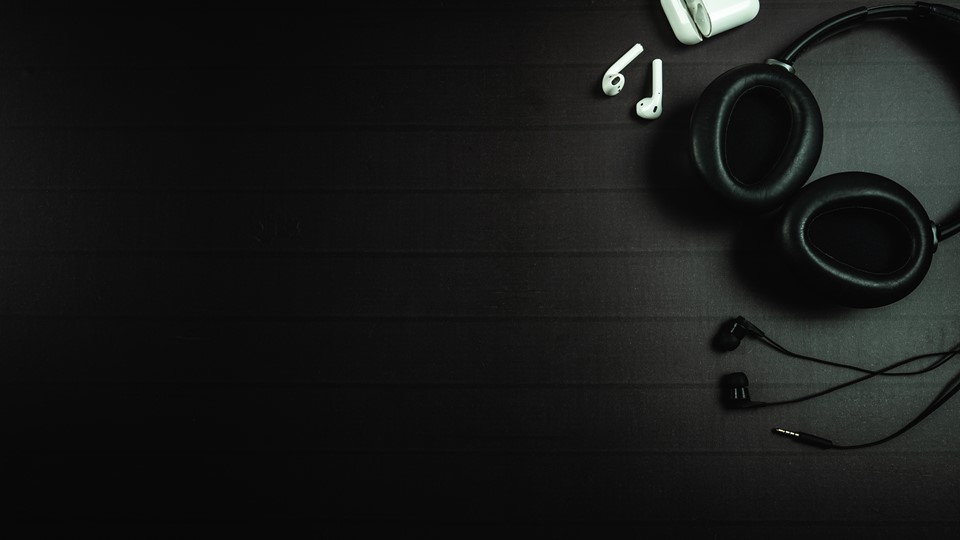 ppt background with headphones - top corner | backgrounds powerpoint