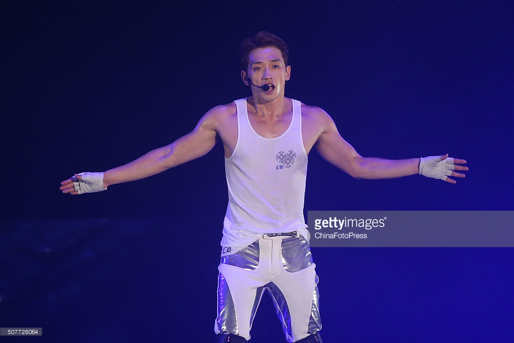 http://1.bp.blogspot.com/--1V4RAHQ3PQ/Vq8JpsMix1I/AAAAAAABTPs/SGL0oQtJVZA/s1600/south-korean-singer-rain-performs-onstage-during-his-concert-the-picture-id507726064.jpg