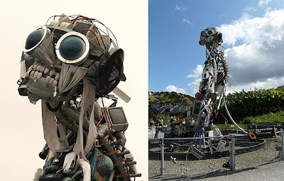 Robot hechos con desechos reciclados metálicos