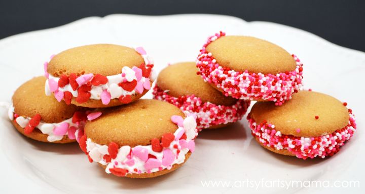 Mini Valentine Sandwich Cookies at artsyfartsymama.com #recipe #Valentines #kids