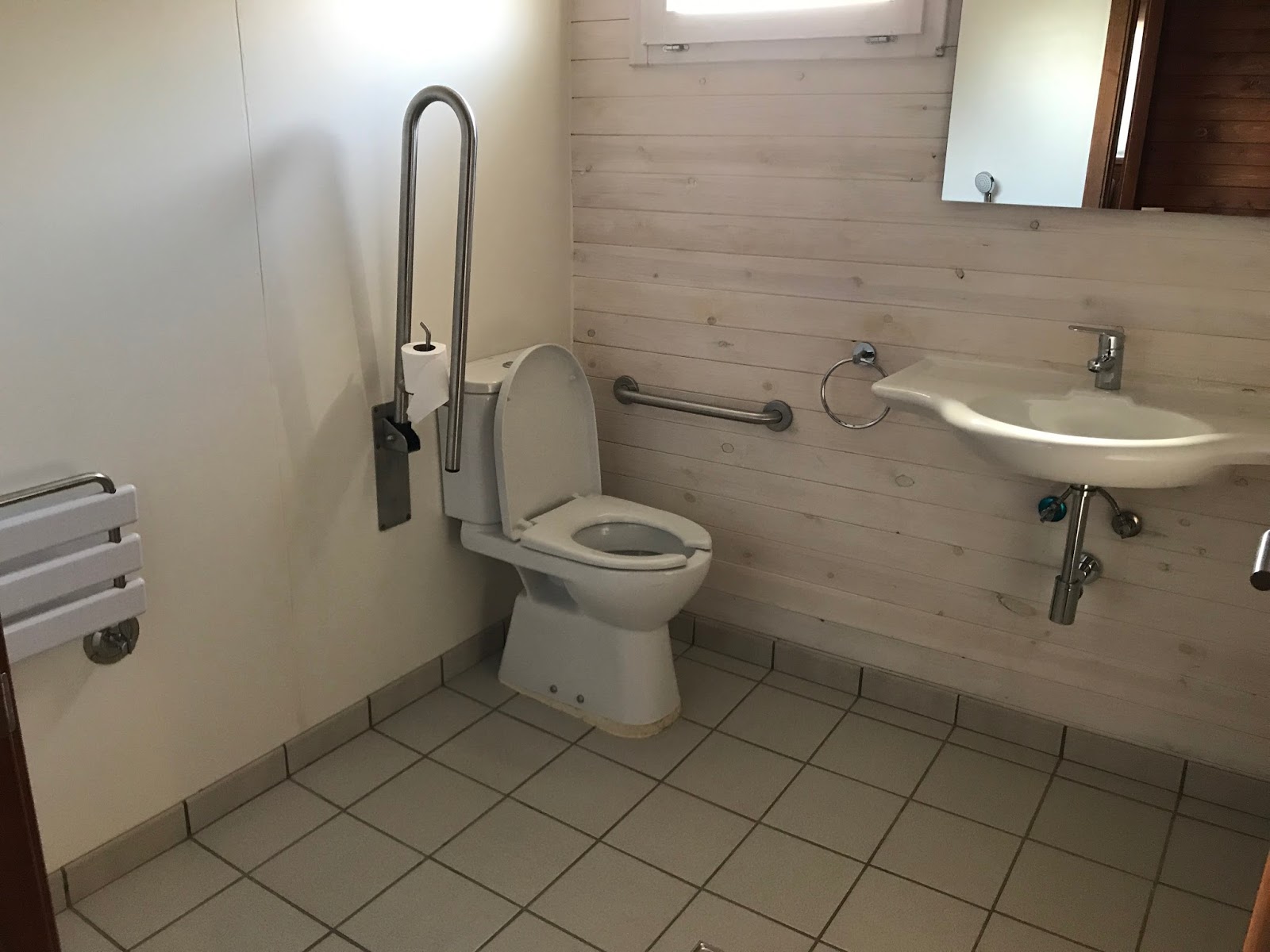 Viajar en silla de ruedas: Cámping El Delfín Verde en silla de ruedas