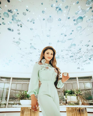 urvashirautela 57331508 209815566649461 8625327336798930907 n Urvashi Rautela Wallpaper