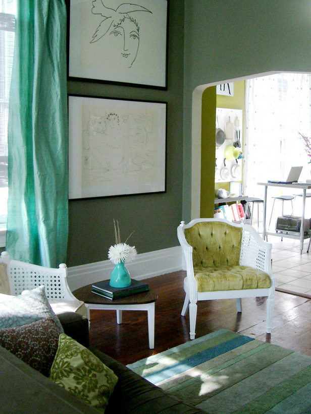 change of scenery: The scoop about vacation home living rooms.