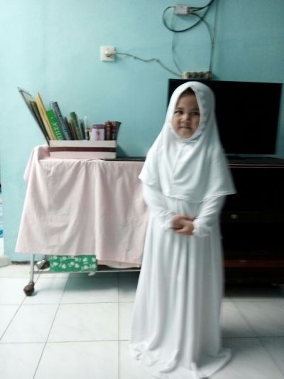 Model Gamis Anak Putih