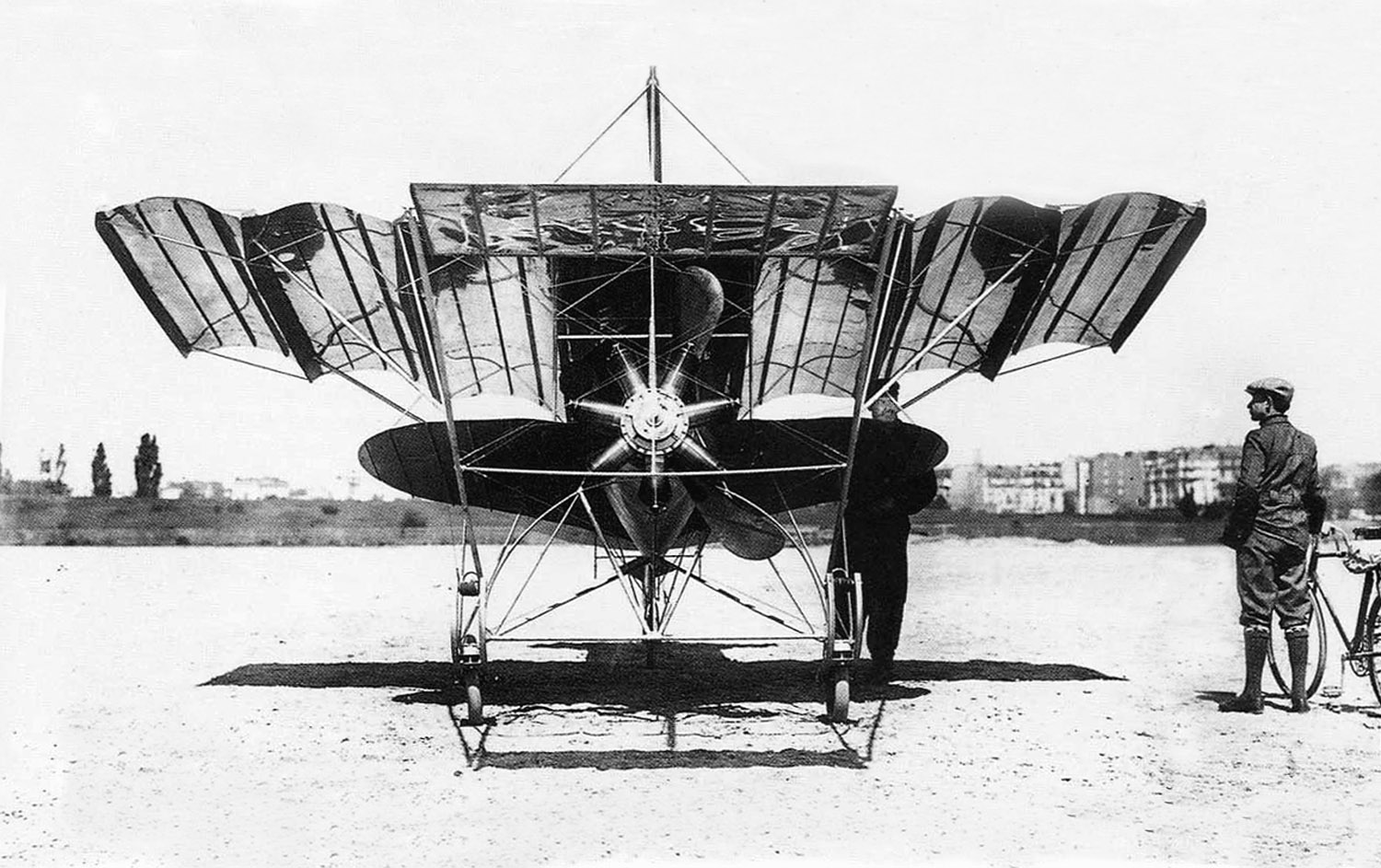 Первая машина самолет. Самолет Кудашева 1910. Братья Райт первый самолет. Кудашев-1 самолёт. Первый самолёт в мире.