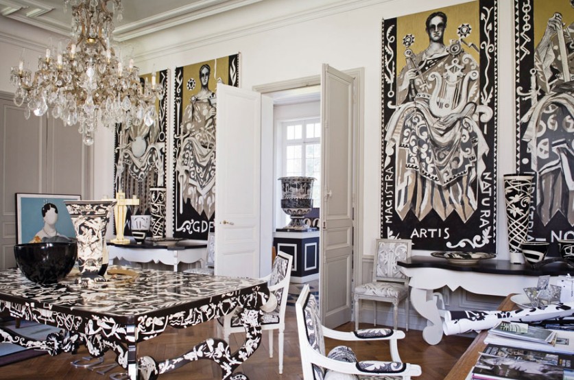 RAVAGE ou l'extravagance en noir et blanc dans un château du XIXeme. J'adore!