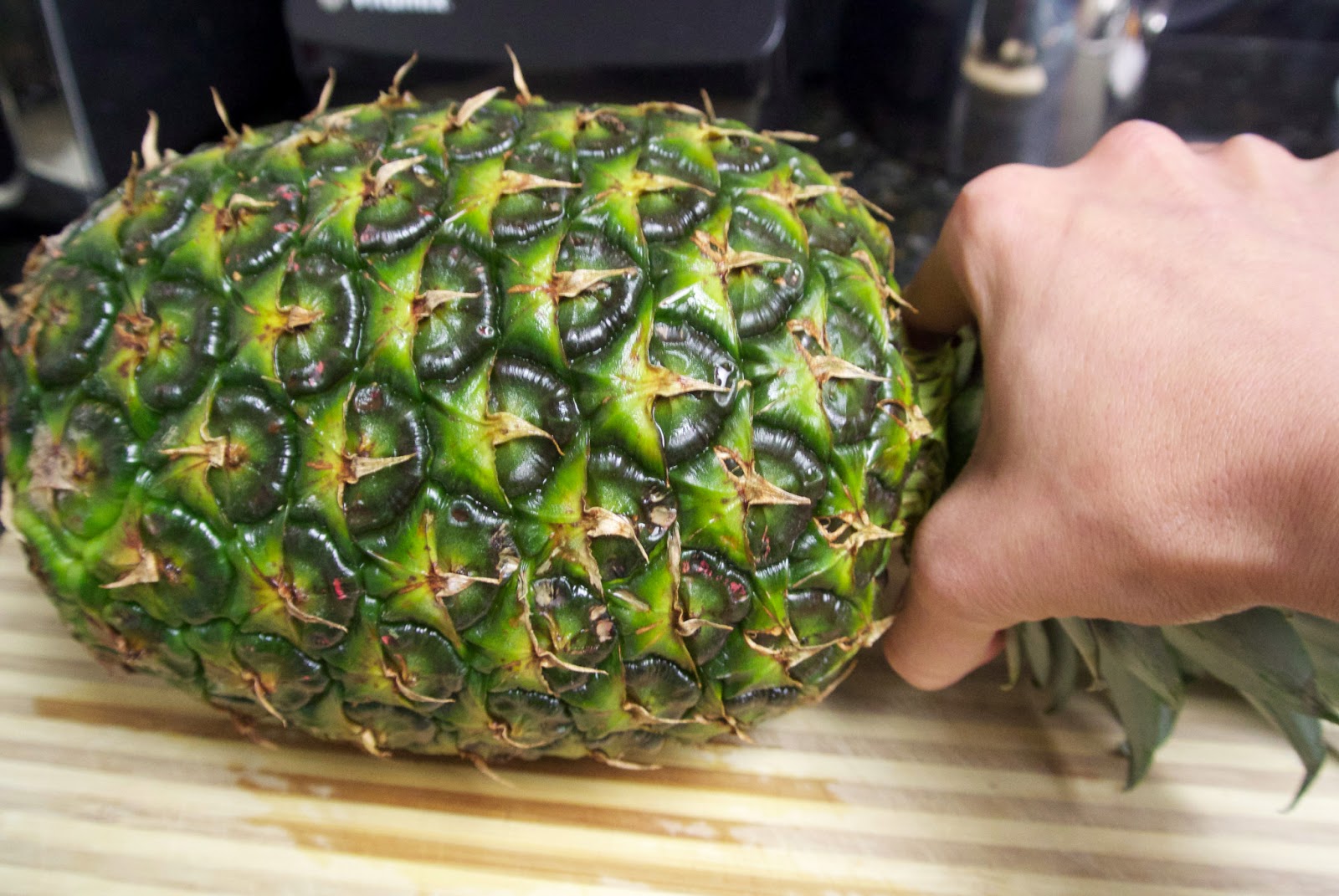 FatConsciousFoodie TECHNIQUE The Right Way to Cut a Pineapple