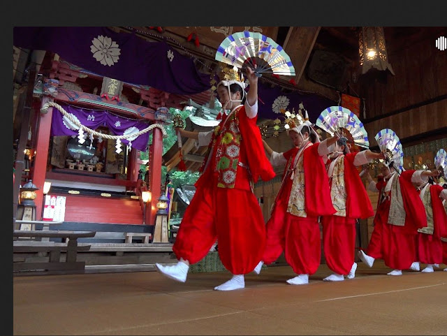 Танцы для богов горы Фудзи в святилище Кавагути Асама