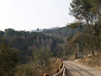 El Camí Natural de l'Anell Verd de Sant Boi amb el Montbaig i l'ermita de Sant Ramon al fons El Camí Natural de l'Anell Verd de Sant Boi amb el Montbaig i l'ermita de Sant Ramon al fons