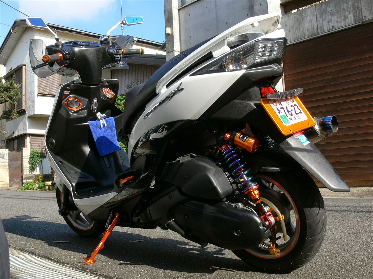 カムストック車高調シグナスマジェスティー限定カラー