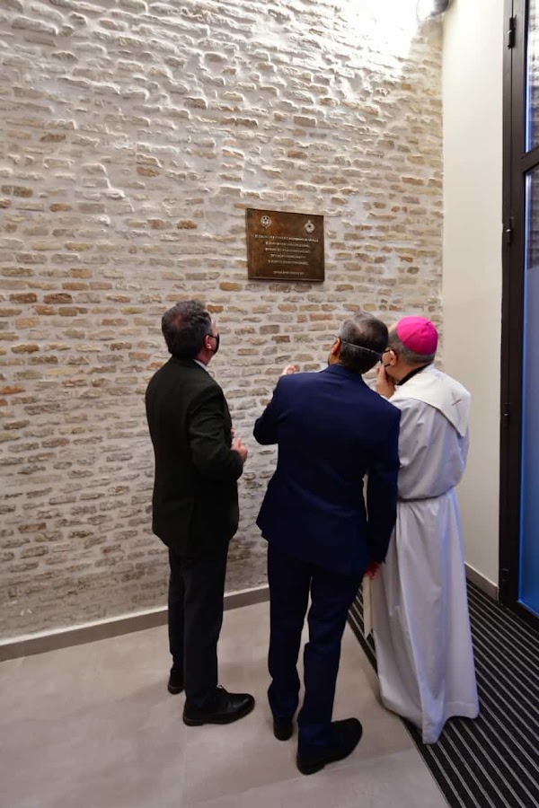 El Arzobispo bendice la nueva Casa Hermandad del Rocío de Sevilla acompañado del Alcalde y otras autoridades El Arzobispo bendice la nueva Casa Hermandad del Rocío de Sevilla acompañado del Alcalde y otras autoridades
