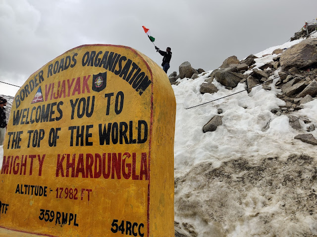 Hitchhiking Experiences In Ladakh khardungla