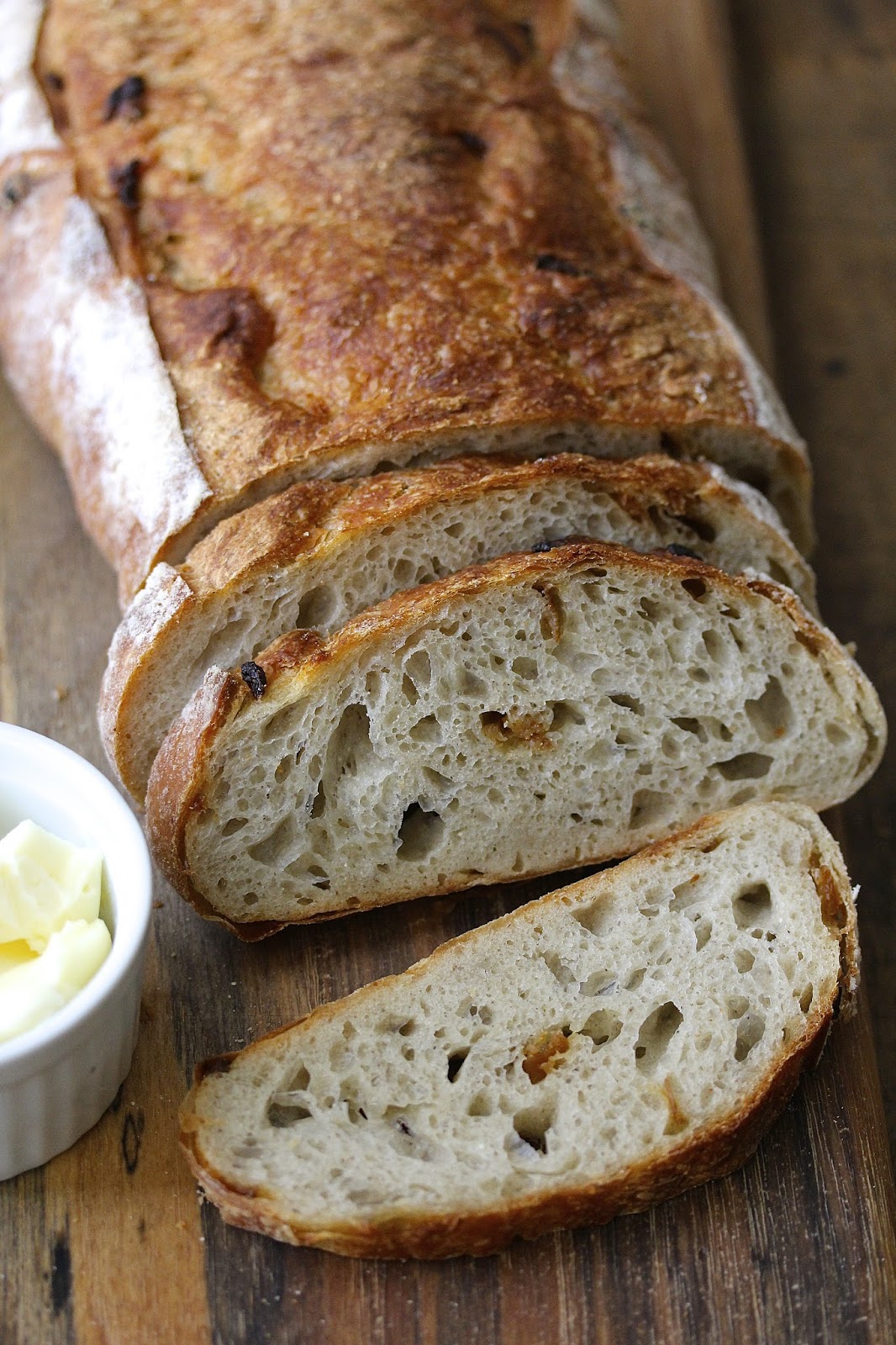 Хлеб с луком на сковороде рецепт. Луковый хлеб. Хлеб с луком. Луковый батон. Хлеб лаваш дрожжевой.