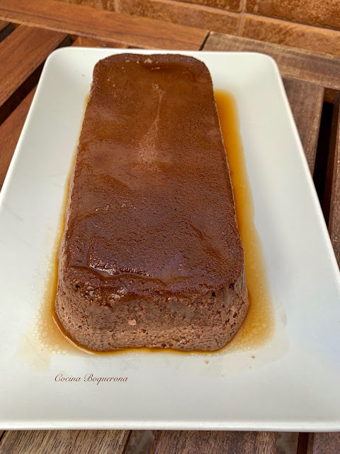 Pudin de bizcocho de chocolate y avellanas (sin lácteos y sin gluten)