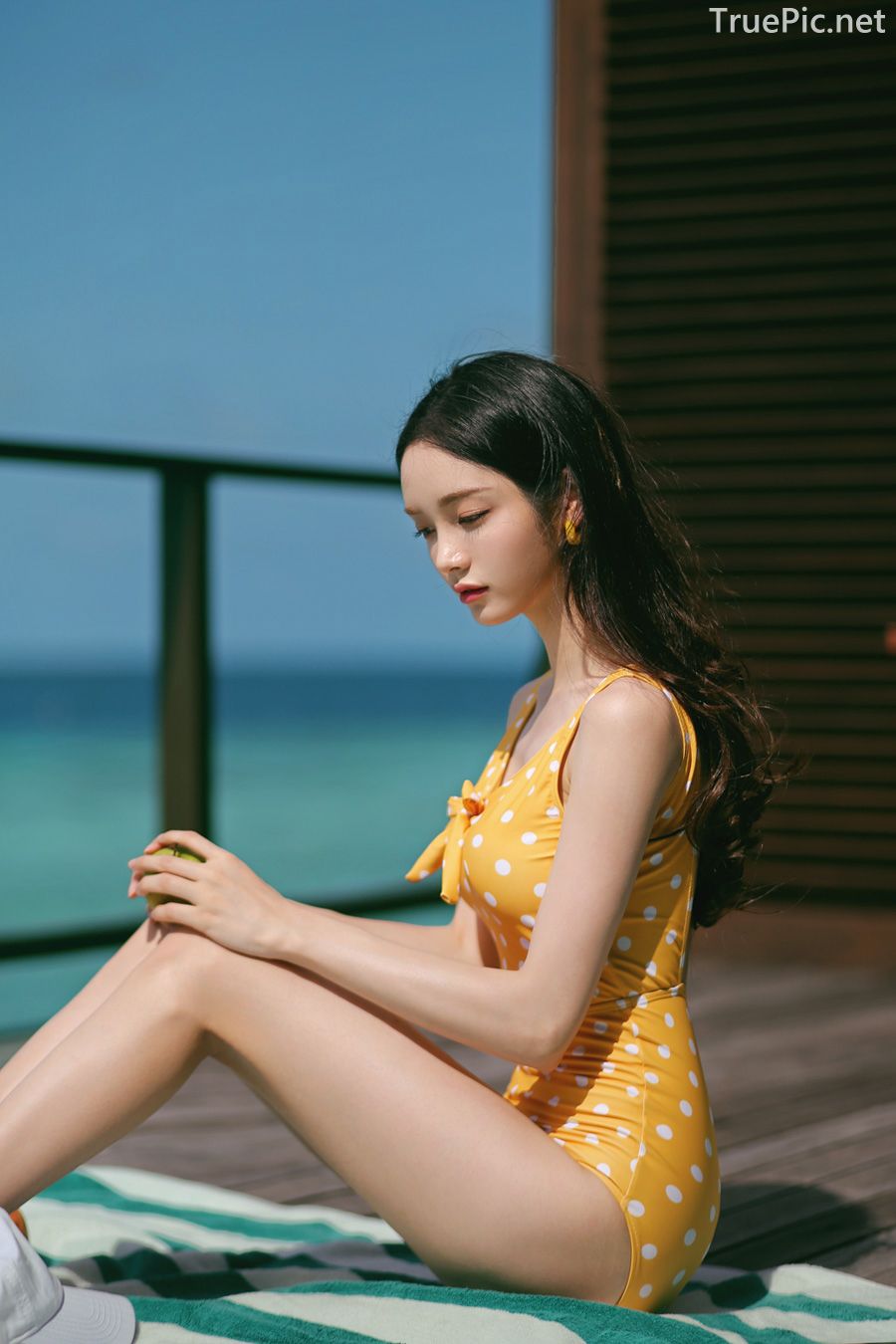 Korean fashion model Jeong Hee - Everyone once a monokini - Picture 15