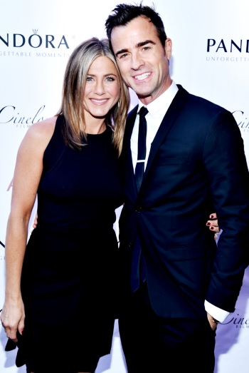 Jennifer Aniston y Justin Theroux Foto de Jennifer Aniston y Justin Theroux vestidos de negro