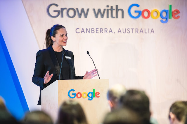 Photo of Mel Silva speaking at Grow with Google event