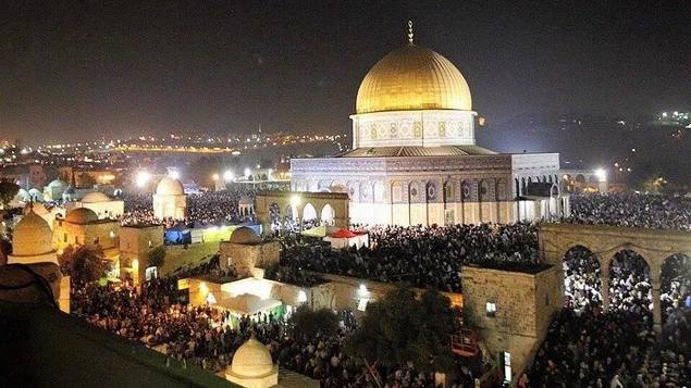 Meski Dijaga Dengan Ketat, Umat Islam Palestina Penuhi Masjid Al Aqsha Di Malam 27 Ramadhan