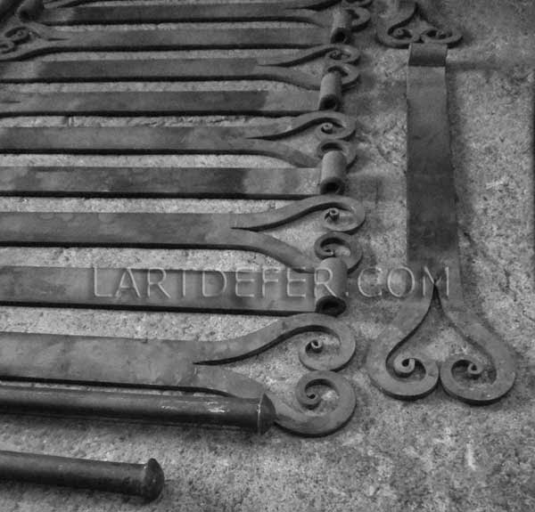 Anciens arrêts de volets xviii ème fer forgé en ance | Clasf maison Anciens arrêts de volets xviii ème fer forgé en ance | Clasf maison