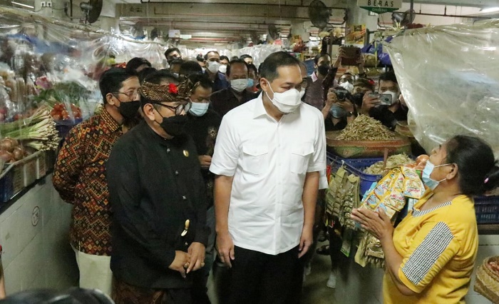 Wagub Bali Tegaskan Seluruh Komponen Pasar Badung Siap Terapkan SOP PeduliLindungi